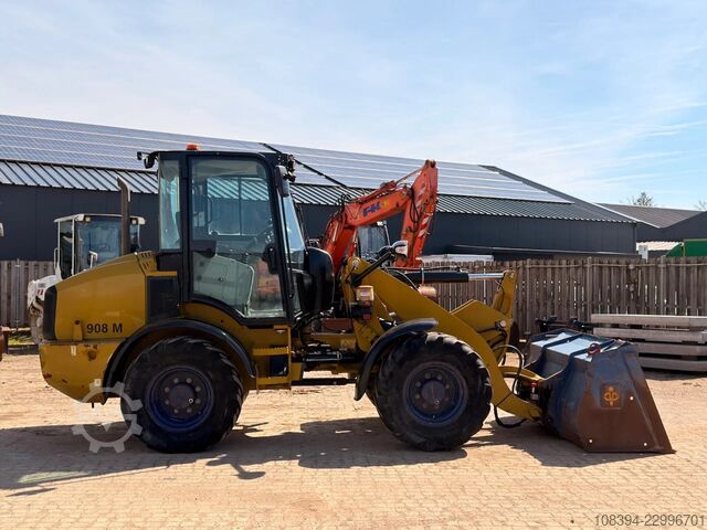 Caterpillar 908M - Snelwisselsysteem / Automatische vetsmering / Palletvorken en bak Caterpillar 908M - Quick Coupler / Automatic Greasing / For...