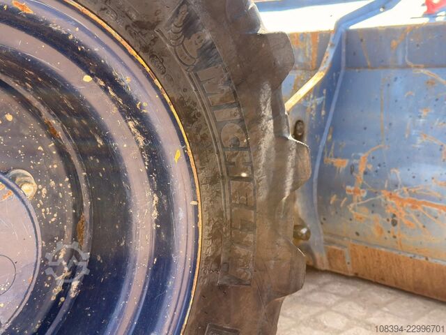 Caterpillar 908M - Snelwisselsysteem / Automatische vetsmering / Palletvorken en bak Caterpillar 908M - Quick Coupler / Automatic Greasing / For...