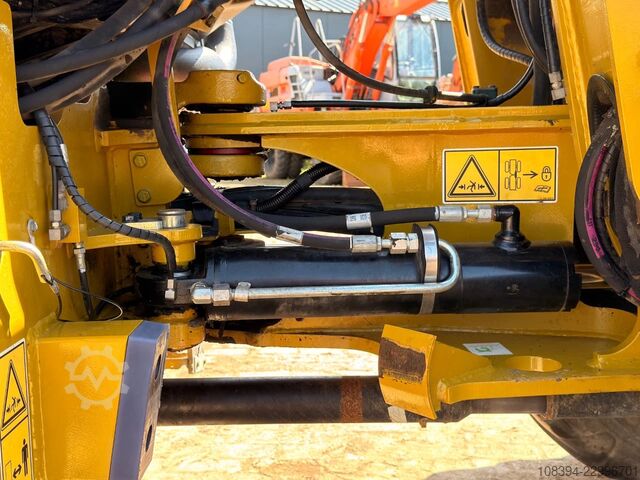 Caterpillar 908M - Snelwisselsysteem / Automatische vetsmering / Palletvorken en bak Caterpillar 908M - Quick Coupler / Automatic Greasing / For...