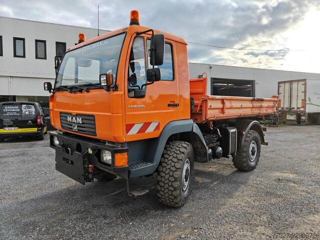  MAN L2000 4x4 10.220 + Army Shelter container