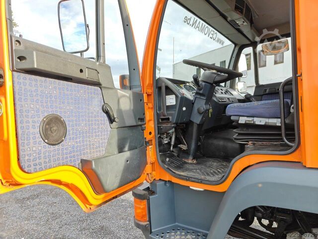  MAN L2000 4x4 10.220 + Army Shelter container
