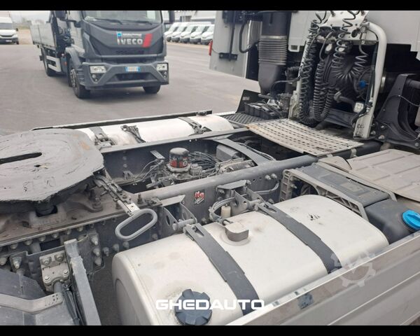 Standardowy ciągnik siodłowy RENAULT TRATTORE STRADALE RENAULT T 520 HIGH CAB