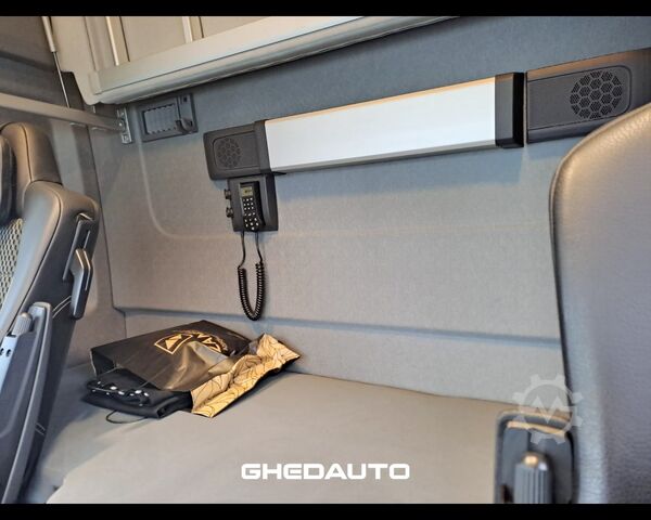 Standardowy ciągnik siodłowy RENAULT TRATTORE STRADALE RENAULT T 520 HIGH CAB