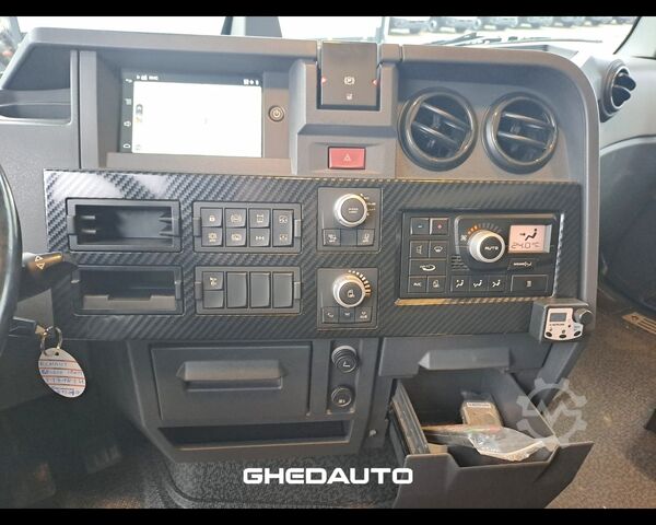 Standardowy ciągnik siodłowy RENAULT TRATTORE STRADALE RENAULT T 520 HIGH CAB