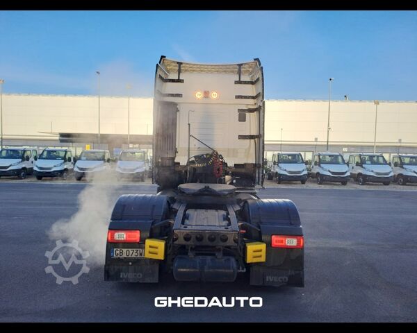 Standardowy ciągnik siodłowy IVECO TRATTORE STRADALE IVECO S - WAY 460 LNG METANO