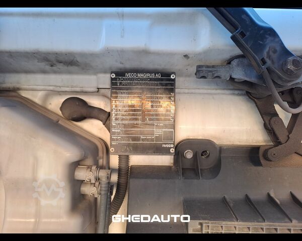 Standardowy ciągnik siodłowy IVECO TRATTORE STRADALE IVECO S - WAY 460 LNG METANO