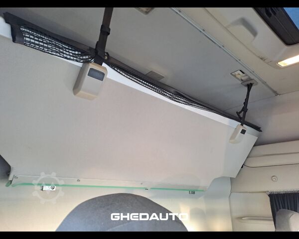 Standardowy ciągnik siodłowy IVECO TRATTORE STRADALE IVECO S - WAY 460 LNG METANO