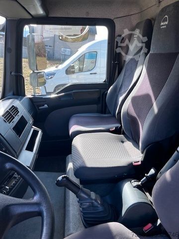 Dobozos furgon MAN TGL 8.180 Wäscherei Koffer mit LBW-Klima-3 Sitze