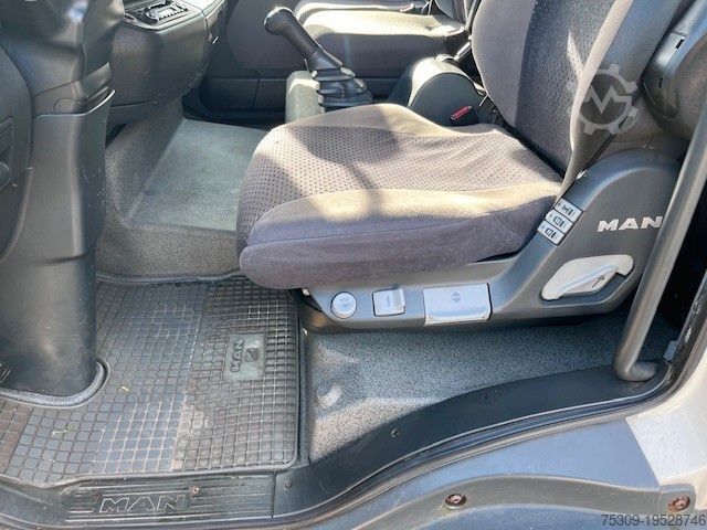 Dobozos furgon MAN TGL 8.180 Wäscherei Koffer mit LBW-Klima-3 Sitze