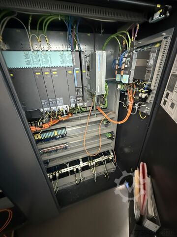 Centru de prelucrare universal cu 5 axe DECKEL MAHO DMU 60 evo