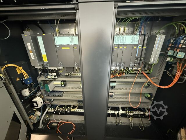 Centru de prelucrare universal cu 5 axe DECKEL MAHO DMU 60 evo