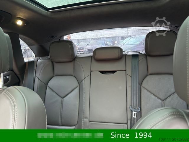 Pick-up PORSCHE Macan Turbo 3,6L V6 PANO/BOSE/CARBON/ALCANTARA