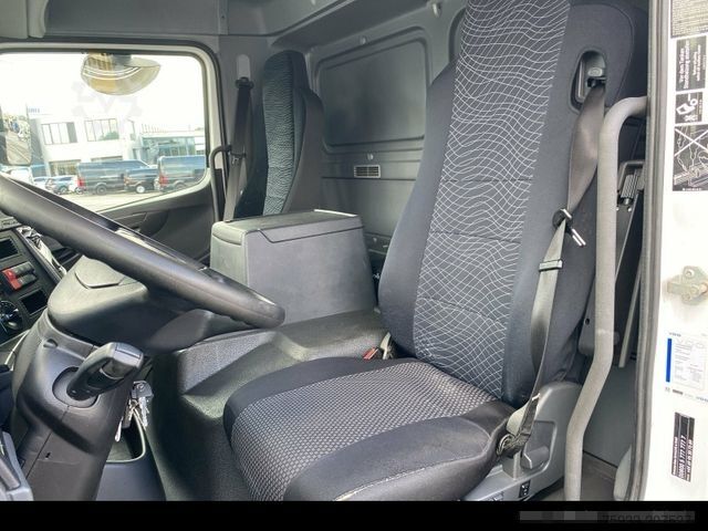 Camión de plataforma MERCEDES-BENZ Atego 1523 L 4x2 Pritsche Plane+LBW 2To+Klima