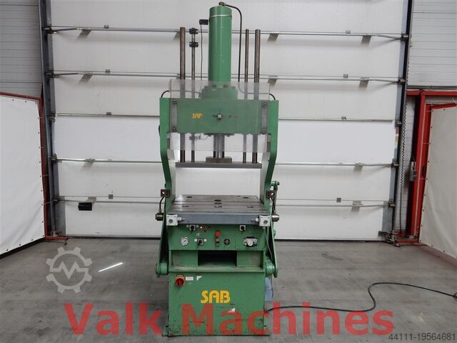 Presse horizontale et verticale Sab Multiplus 20 Ton