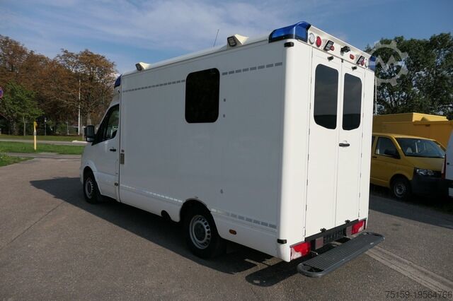 Feuerwehrfahrzeug mercedes-benz 319 Sprinter 6-Zylinder Rettungswagen Strobel