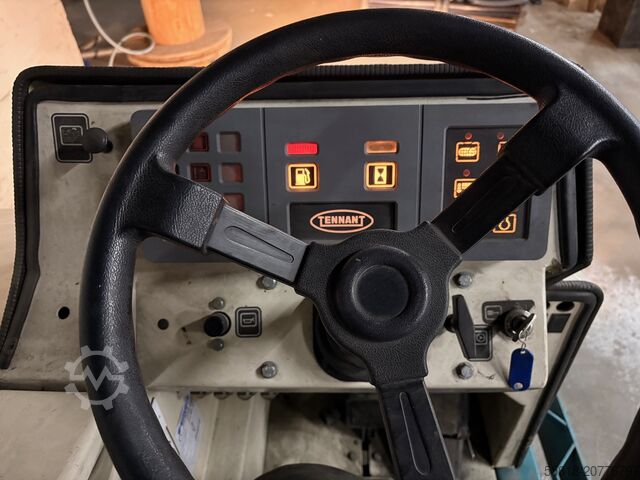 Szorowarka automatyczna Tennant 7400