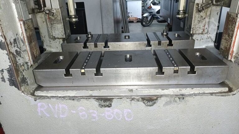 αυτόματο μηχάνημα διάτρησης Haulick + Roos RVD 63-800 HS/CNC