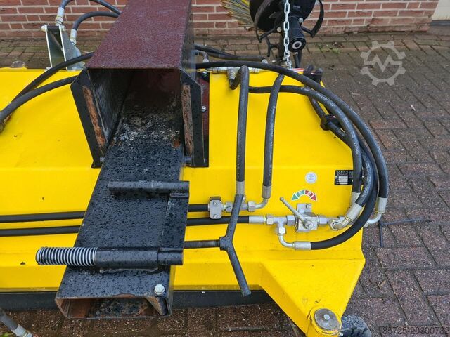 Borstel  MTS bezem met lepel insteek