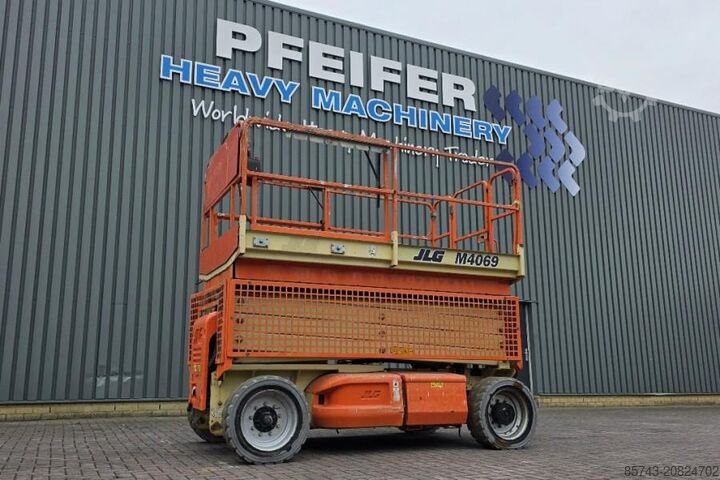 Ascensore a forbice JLG M4069 Hybrid, 14.2m Working Height, 360kg Capacity