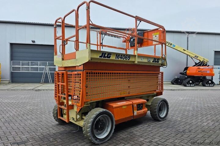 Ascensore a forbice JLG M4069 Hybrid, 14.2m Working Height, 360kg Capacity