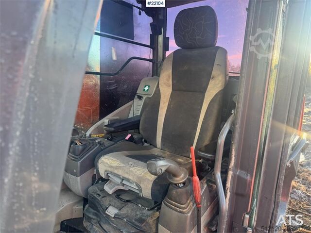 Crawler excavator Hitachi ZX225USRLC-3 crawler excavator with rototilt and 2