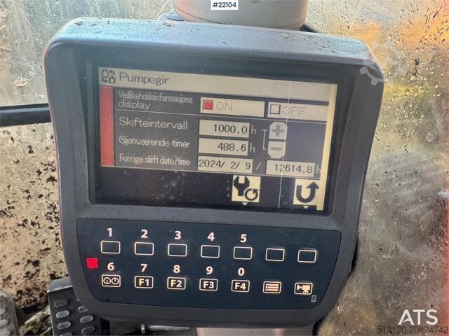 Crawler excavator Hitachi ZX225USRLC-3 crawler excavator with rototilt and 2