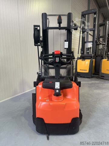 SWE 120 XR * DEMO !! REACH - MÁSTIL + Horquillas Inclinables + Desplazamiento Lateral !! TOYOTA SWE 120 XR * DEMO !!  REACH - MAST  +  Tilting Forks + S.S.  !!
