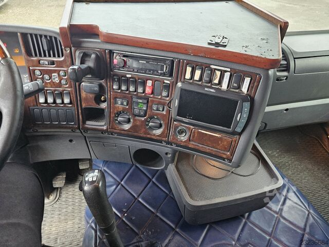 Tractora standard SCANIA R620LB6X4HHA V8 Manuell PTO Blatt/Luft