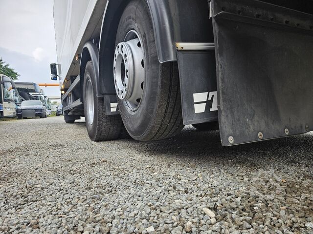 Caminhão frigorífico Volvo FM330 6x2 FRIGOBLOCK Multizone Lift/Lenk