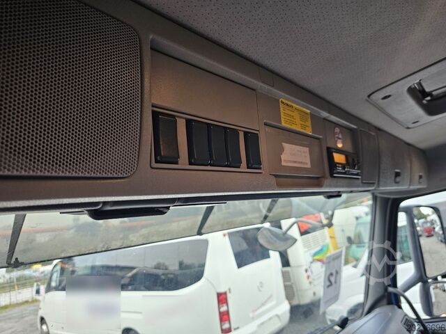 Caminhão frigorífico Volvo FM330 6x2 FRIGOBLOCK Multizone Lift/Lenk