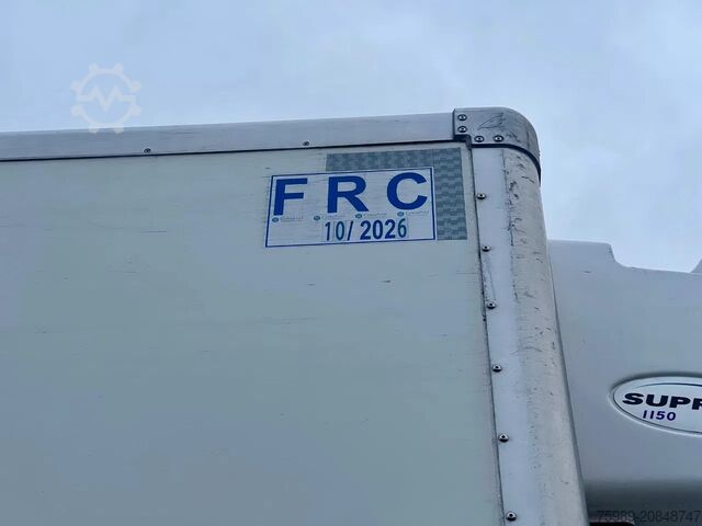 Refrigerated/frozen transport Renault T380 VF611M165MD003883, 388567 km, CARRIER, NAV...