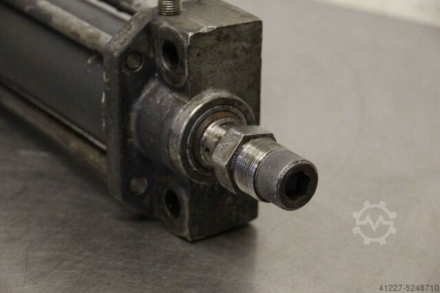 Hydraulische cilinder AMADA PROMECAM Hub 585 mm