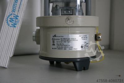 Ex-Linear light fitting with metal housing EATON AB 12240 E