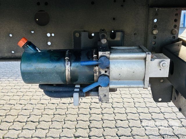 Nyitott ponyvás félpótkocsi Schmitz Cargobull Curtainsider Mega Getränke