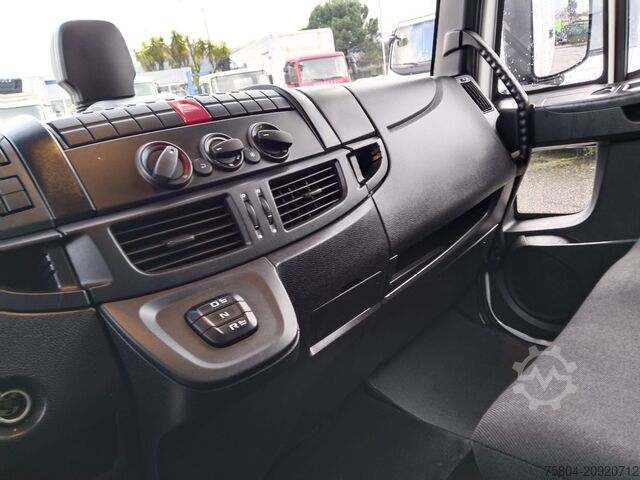 Samochód ciężarowy typu furgon IVECO ML120E22