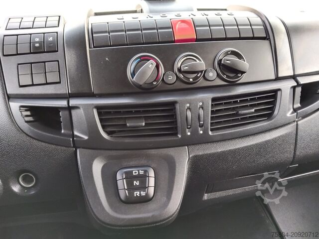 Samochód ciężarowy typu furgon IVECO ML120E22