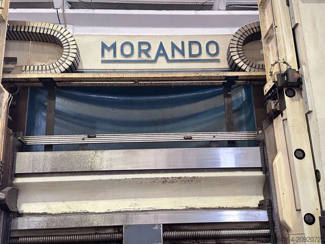 Dwugłowicowe pionowe centrum tokarskie Morando 