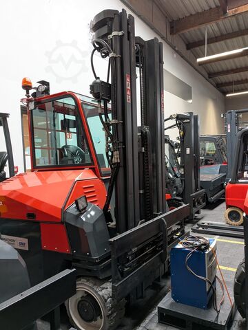 čtyřcestný vysokozdvižný vozík Combilift CBE4000 TRIPLEX 6500 FULL CABIN FREE LIF