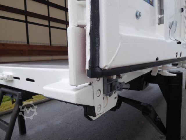 Cserélhető felépítményes pótkocsi KRONE Heck mit Portaltüren