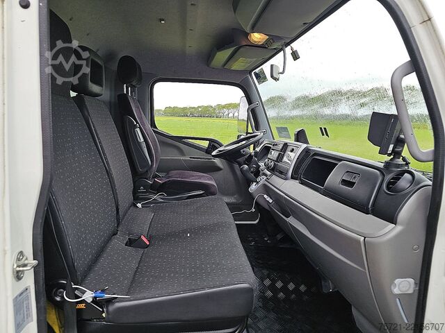 Gesloten bak FUSO CANTER 7C18 AMT 3 SEATS AIRCO