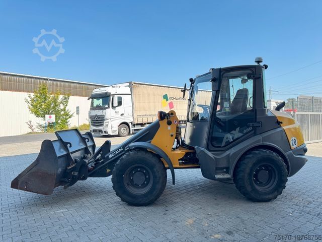 Wiellader MECALAC AX850 / nur 671h / 11.2022 / Gabel / Schaufel