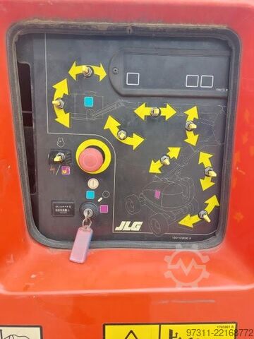 Ledad teleskopisk arbetsplattform JLG 800AJ
