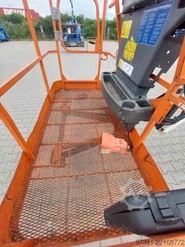 Ledad teleskopisk arbetsplattform JLG 800AJ