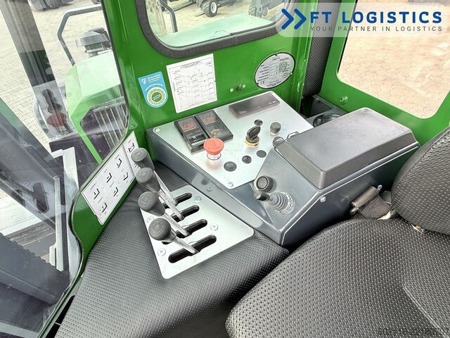 Carretilla retráctil de 4 vías Combilift C4500 GAS DUPLEX 5500 FORK POSITIONER