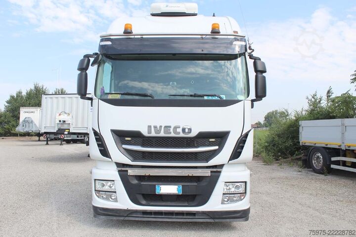 Tippbil Iveco trattore stradale 3 assi ribassato