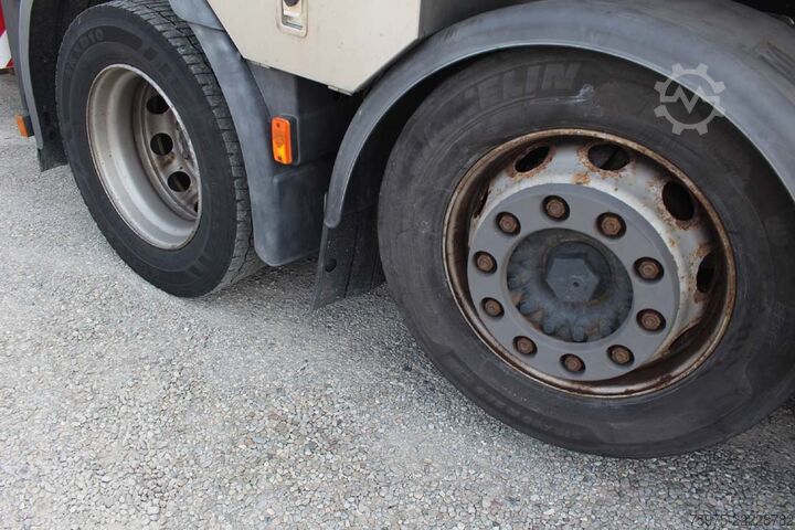 Tippbil Iveco trattore stradale 3 assi ribassato