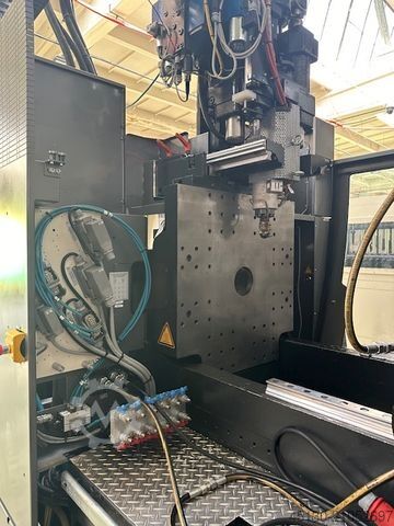 Formsprutningsmaskin Engel Victory 330H/80V/160 combi Ecodrive