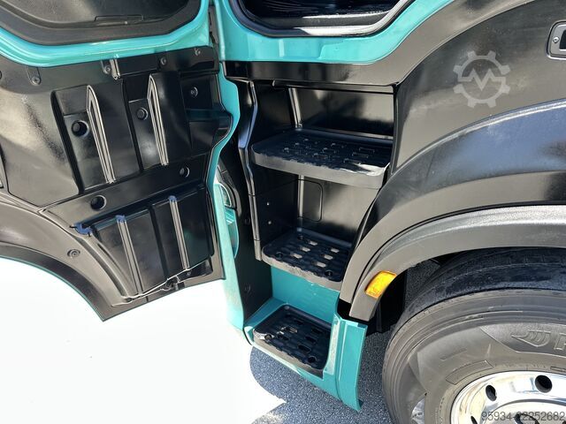 Standardni tegljač Iveco S WAY 530