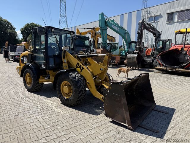 încărcător Caterpillar 906M Radlader 55 kW 5600 kg