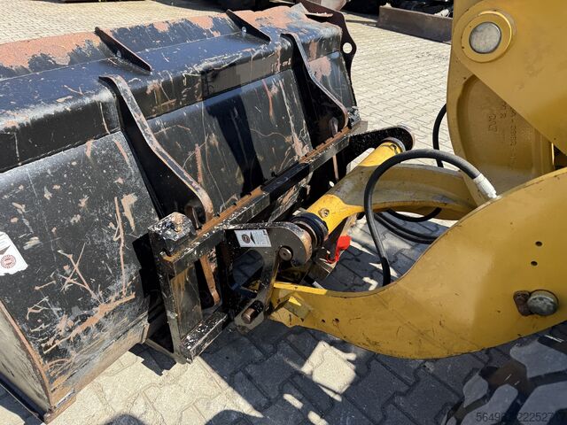 încărcător Caterpillar 906M Radlader 55 kW 5600 kg